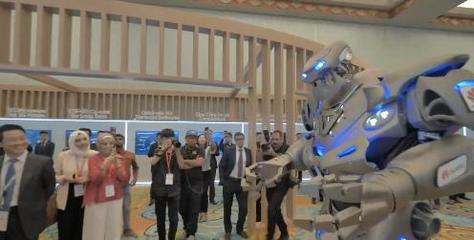 【科技炸場】華為人形機器人士演示震撼迪拜，中東各國代表驚贊